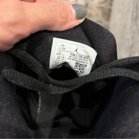 Jordan Nike 6-17-23 Metallic Silver sz 6.5 Youth - Picture 6 of 6